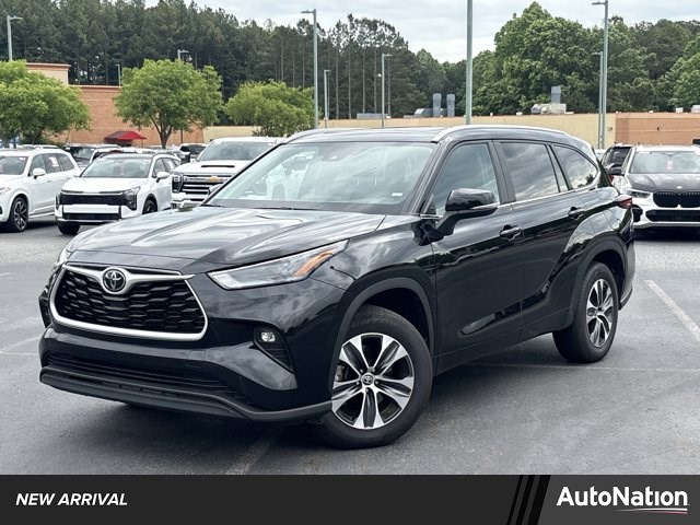 Black 2025 Toyota Highlander XLE FWD SUV / Crossover Front-Wheel Drive Automatic