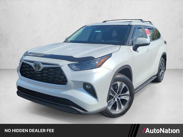 White (Wind Chill Pearl) 2026 Toyota Highlander SUV / Crossover All-Wheel Drive Automatic