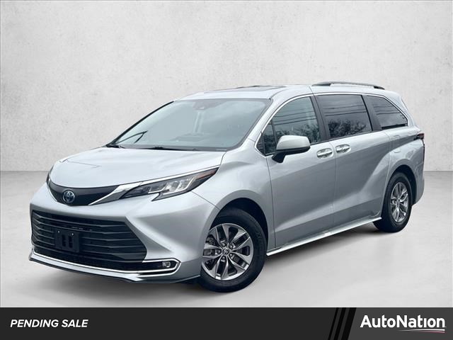 Celestial Silver Metallic 2023 Toyota Sienna XLE 7-Passenger FWD Minivan Front-Wheel Drive Automatic