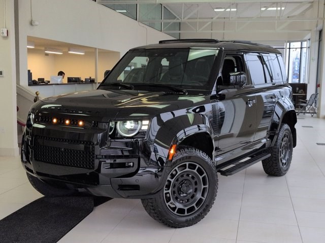 2026 Land Rover Defender 110 P635 OCTA Black AWD