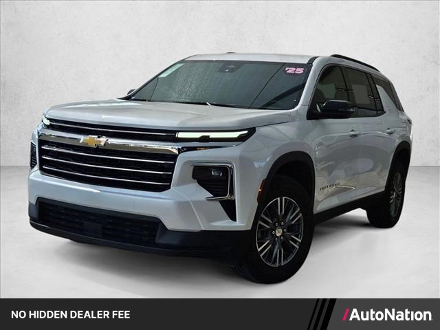 White (Iridescent Pearl Tricoat) 2025 Chevrolet Traverse SUV / Crossover Front-Wheel Drive 8-Speed Automatic
