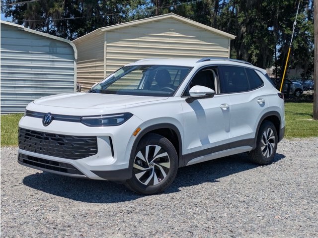 Pure White 2026 Volkswagen Tiguan SUV / Crossover Front-Wheel Drive 8-Speed Automatic