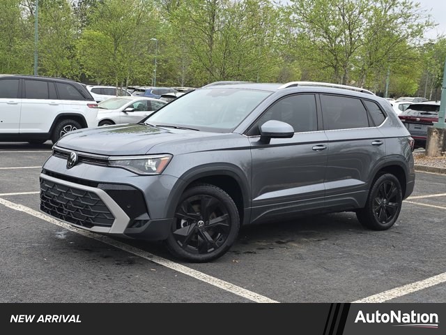 Platinum Gray Metallic 2025 Volkswagen Taos SE FWD SUV / Crossover Front-Wheel Drive Automatic