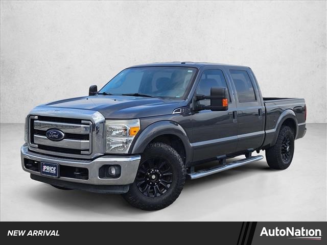 Gray 2015 Ford F-250 Super Duty XLT Crew Cab Pickup Truck 4X2 6-Speed Automatic