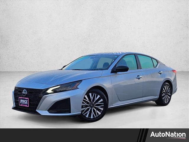 Brilliant Silver Metallic 2024 Nissan Altima 2.5 SV FWD Sedan Front-Wheel Drive Automatic