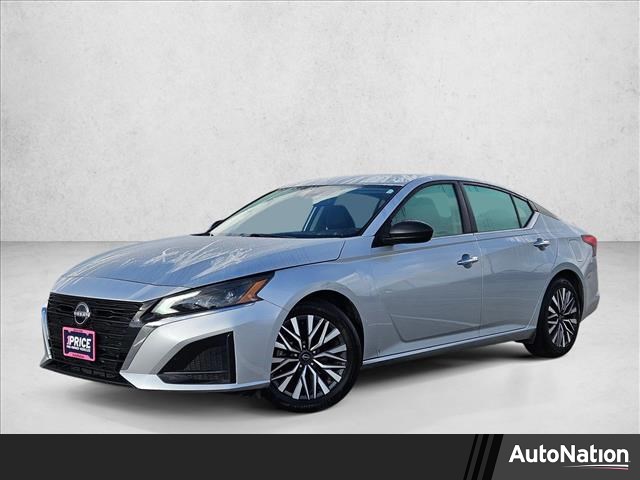Brilliant Silver Metallic 2024 Nissan Altima 2.5 SV FWD Sedan Front-Wheel Drive Automatic