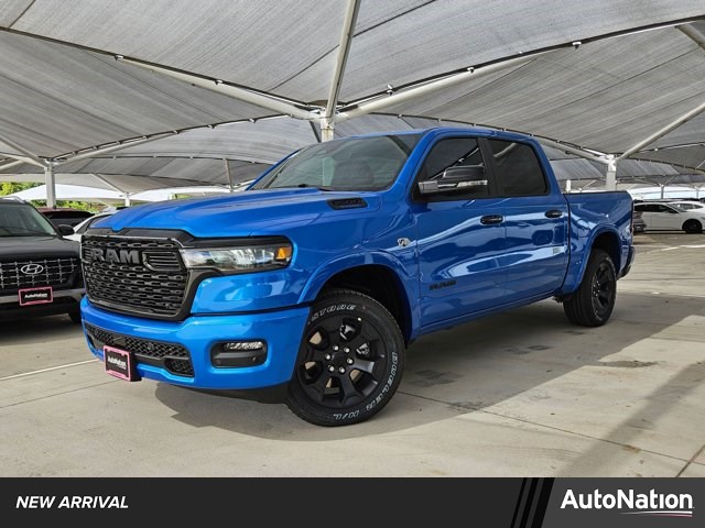 2026 RAM 1500 Lone Star Crew Cab 4WD Azul (Hydro Blue Pearlcoat) Camioneta Todo terreno 8 velocidades Automática