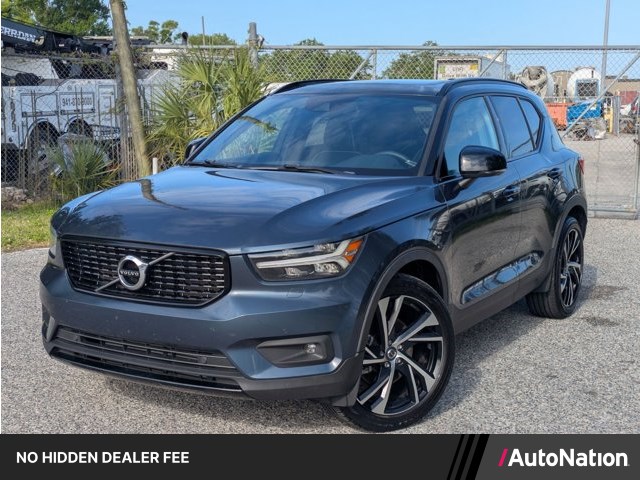 Gray (Pebble Grey Metallic) 2022 Volvo XC40 T5 R-Design AWD SUV / Crossover All-Wheel Drive Automatic