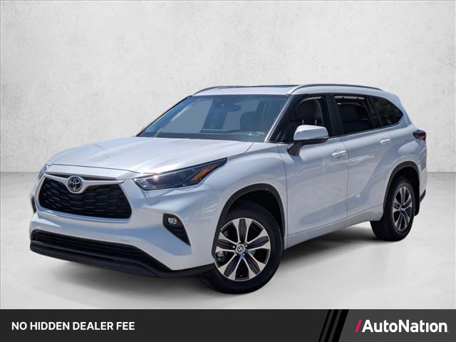White (Wind Chill Pearl) 2024 Toyota Highlander SUV / Crossover Front-Wheel Drive Automatic