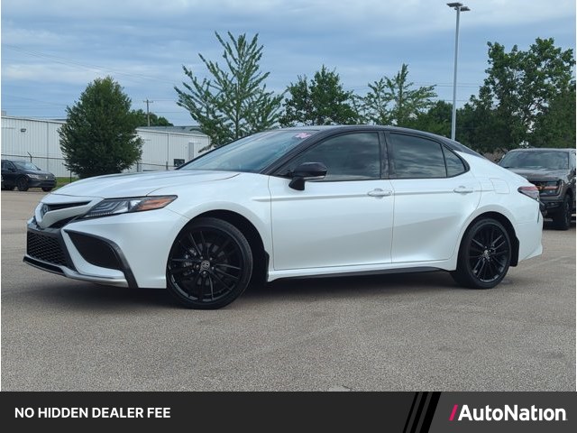 Wind Chill Pearl/Midnight Black Metallic 2024 Toyota Camry Sedan Front-Wheel Drive Automatic