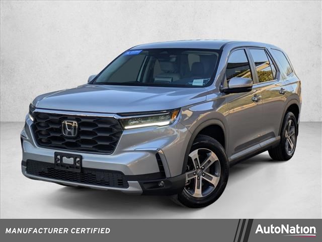 2023 Honda Pilot EX-L FWD with Captains Chairs