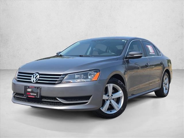  2013 Volkswagen Passat SE with Sunroof   