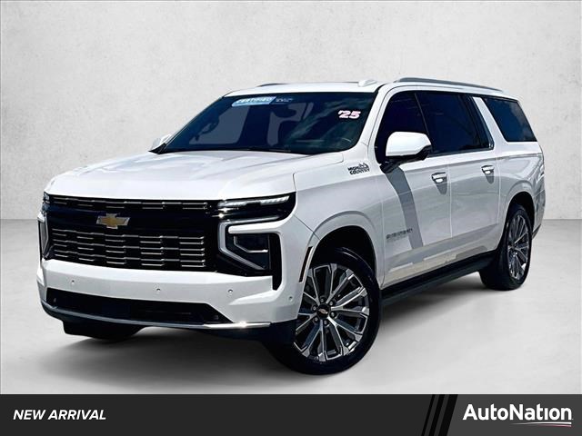White (Iridescent Pearl Tricoat) 2025 Chevrolet Suburban High Country RWD SUV / Crossover 4X2 Automatic