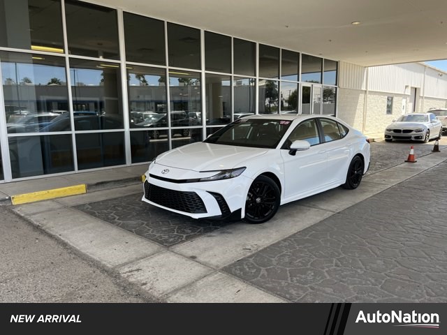 Ice Cap 2025 Toyota Camry SE FWD Sedan Front-Wheel Drive Automatic