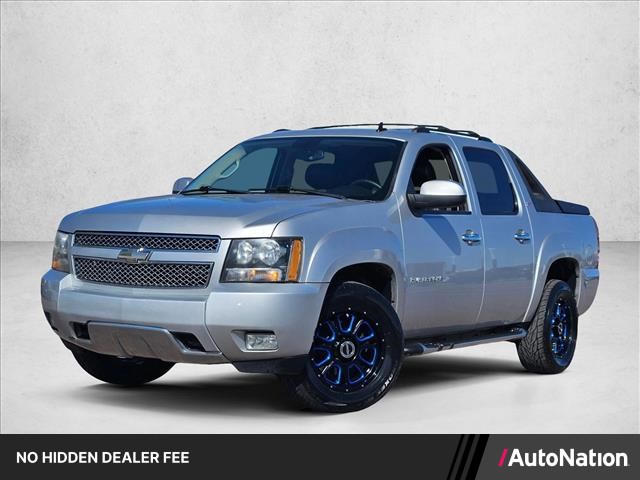 Sheer Silver Metallic 2011 Chevrolet Avalanche LT RWD Pickup Truck 4X2 6-Speed Automatic