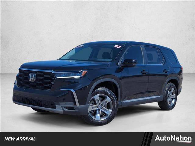 2023 Honda Pilot EX-L FWD with Captains Chairs