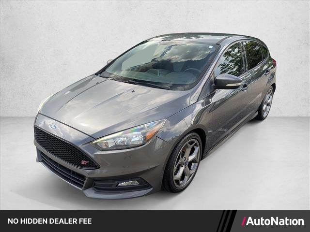 Gray (Magnetic Metallic) 2018 Ford Focus Hatchback Front-Wheel Drive 6-Speed Manual