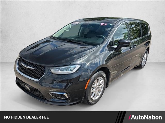 Brilliant Black Crystal Pearlcoat 2023 Chrysler Pacifica Minivan Front-Wheel Drive 9-Speed Automatic