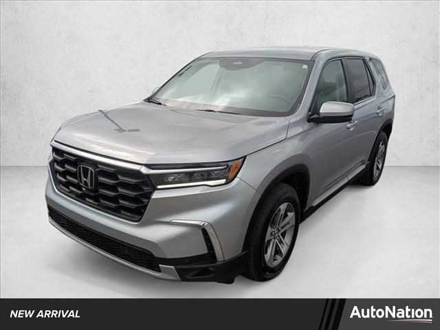 2024 Honda Pilot EX-L FWD with Captains Chairs