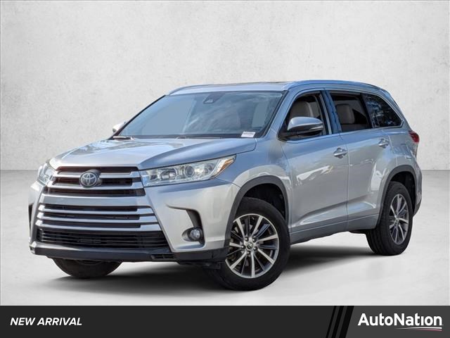 Celestial Silver Metallic 2018 Toyota Highlander XLE SUV / Crossover Front-Wheel Drive Automatic