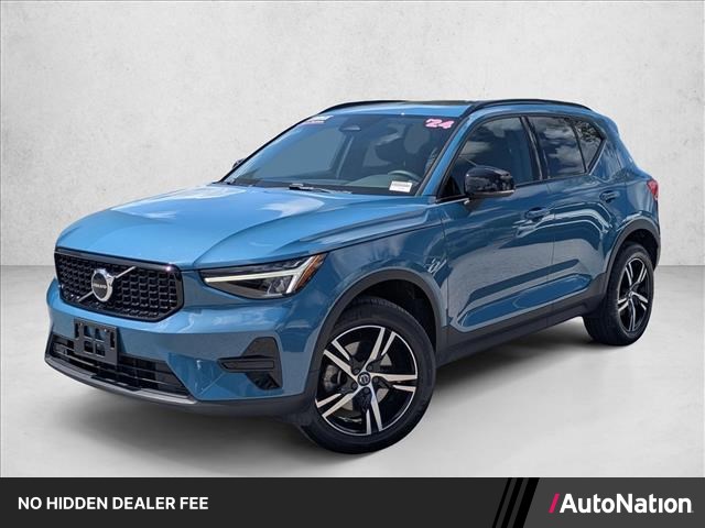 2024 Volvo XC40 B5 Core Dark Theme AWD