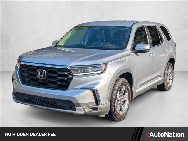 2023 Honda Pilot EX-L AWD with Captains Chairs