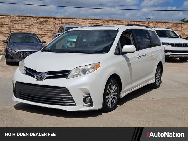 White (Blizzard Pearl) 2018 Toyota Sienna XLE 7-Passenger FWD with Auto-Access Seat Minivan Front-Wheel Drive Automatic
