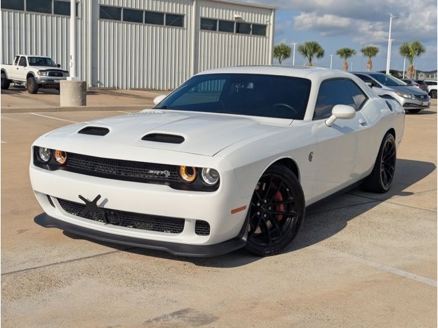 White Knuckle Clearcoat 2023 Dodge Challenger SRT Hellcat Jailbreak RWD Coupe Rear-Wheel Drive 8-Speed Automatic