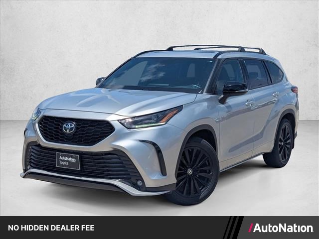 Celestial Silver Metallic 2023 Toyota Highlander SUV / Crossover Front-Wheel Drive Automatic
