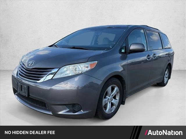 2015 Toyota Sienna LE 7-Passenger Auto Access Seat