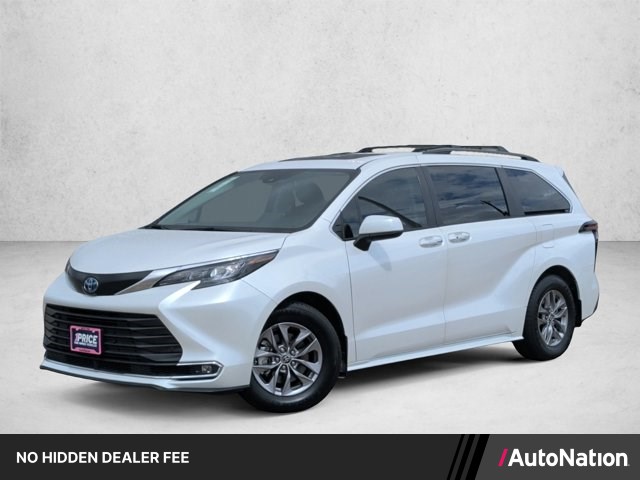 White (Wind Chill Pearl) 2024 Toyota Sienna Minivan Front-Wheel Drive Automatic