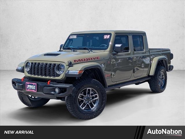 41 2025 Jeep Gladiator Mojave X Crew Cab 4WD Pickup Truck Four-Wheel Drive 8-Speed Automatic