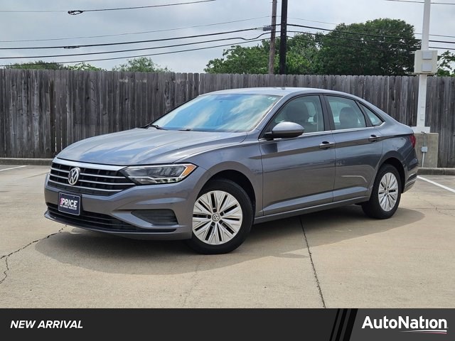Platinum Gray Metallic 2019 Volkswagen Jetta SE FWD Sedan Front-Wheel Drive 8-Speed Automatic