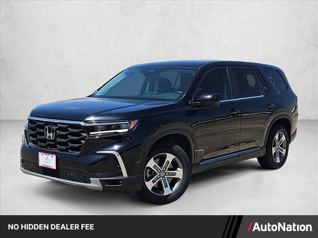  2023 Honda Pilot EX-L AWD with Captains Chairs   