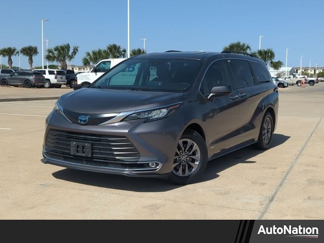 2021 Toyota Sienna XLE 7-Passenger FWD