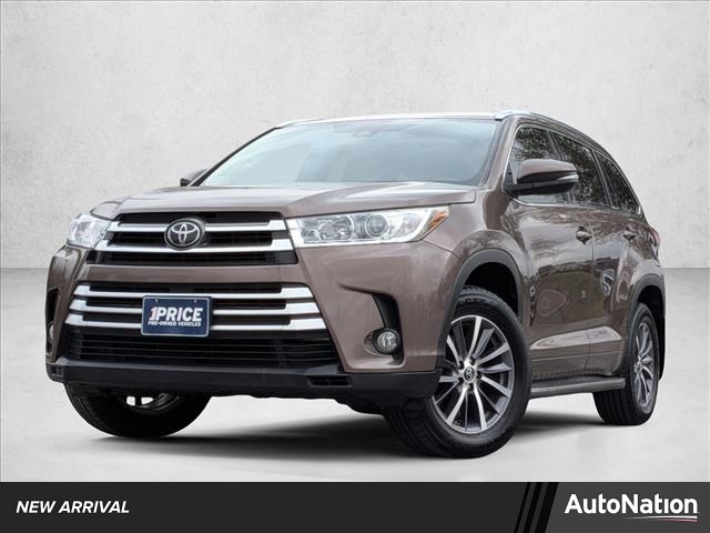 Toasted Walnut Pearl 2017 Toyota Highlander XLE SUV / Crossover Front-Wheel Drive Automatic