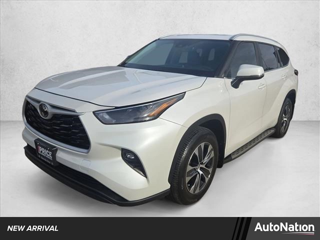 White (Wind Chill Pearl) 2024 Toyota Highlander XLE AWD SUV / Crossover All-Wheel Drive Automatic