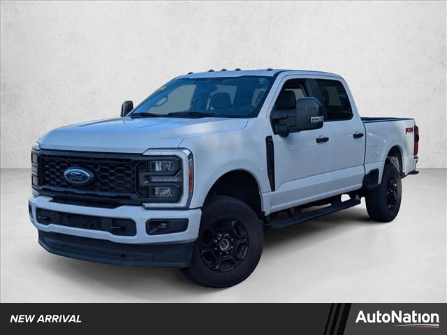 Oxford White 2023 Ford F-250 Super Duty XL Crew Cab 4WD Pickup Truck Four-Wheel Drive Automatic