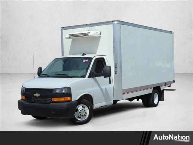 Summit White 2024 Chevrolet Express Chassis 3500 Cutaway 177 Van Rear-Wheel Drive 8-Speed Automatic