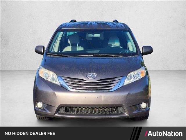 2017 Toyota Sienna Gris (Predawn Gray Mica) Minivan Tracción en las cuatro ruedas Automática