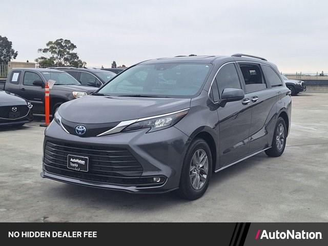 Magnetic Gray Metallic 2025 Toyota Sienna Minivan Front-Wheel Drive Automatic