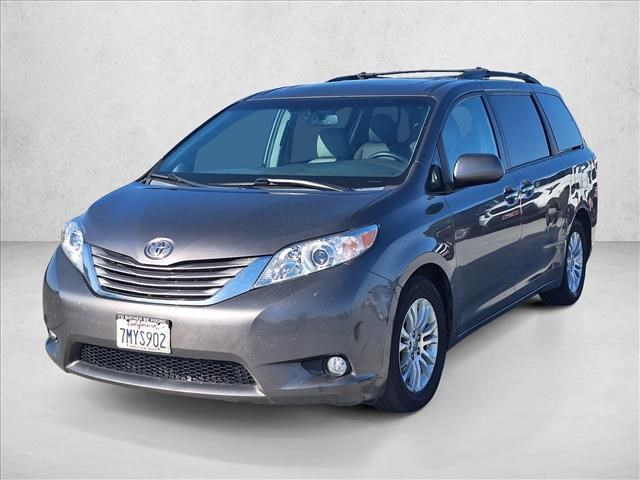 2015 Toyota Sienna XLE 7-Passenger Auto Access Seat