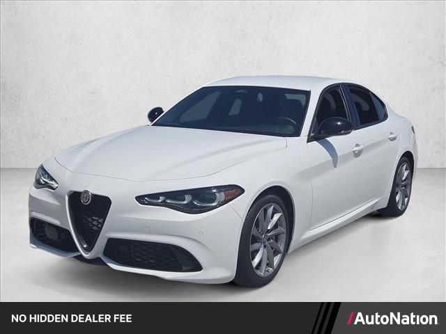 Milano White 2025 Alfa Romeo Giulia Sedan 8-Speed Automatic