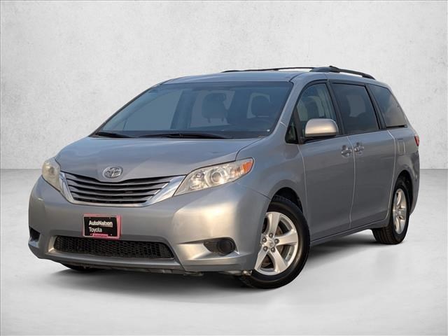 2015 Toyota Sienna LE 7-Passenger Auto Access Seat