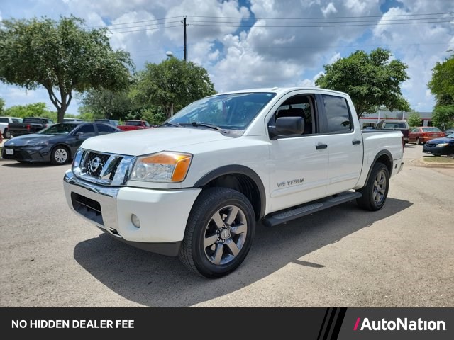 Glacier White 2015 Nissan Titan SV Crew Cab Pickup Truck 4X2 Automatic