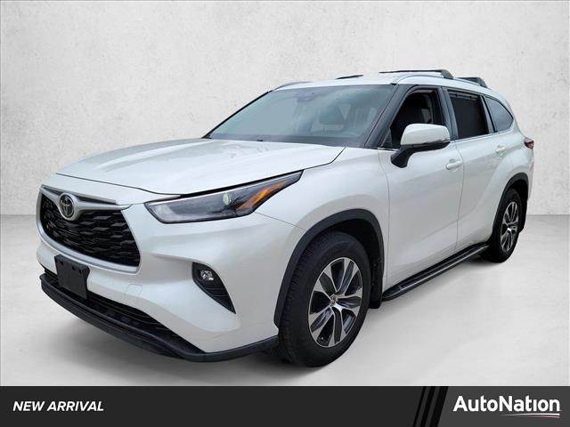 White (Blizzard Pearl) 2021 Toyota Highlander XLE FWD SUV / Crossover Front-Wheel Drive Automatic
