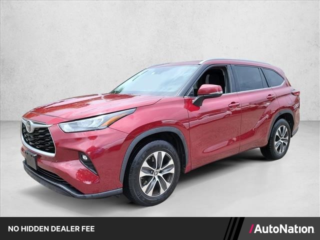 Red (Ruby Flare Pearl) 2020 Toyota Highlander XLE FWD SUV / Crossover Front-Wheel Drive Automatic