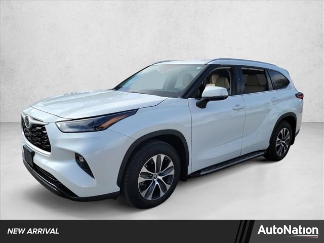 2022 Toyota Highlander XLE FWD