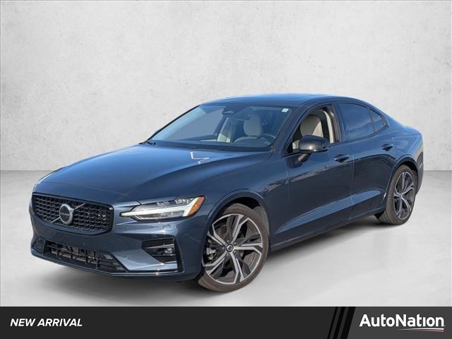 2023 Volvo S60 B5 Core Dark Theme FWD