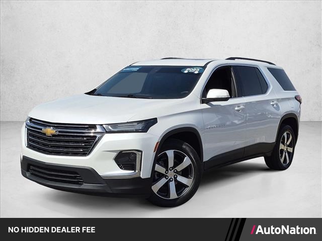 White (Iridescent Pearl Tricoat) 2023 Chevrolet Traverse SUV / Crossover Four-Wheel Drive 9-Speed Automatic